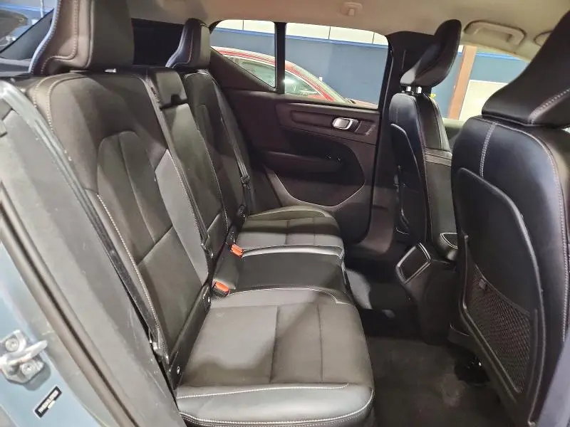 2020 VOLVO XC40 T5 MOMENTUM  