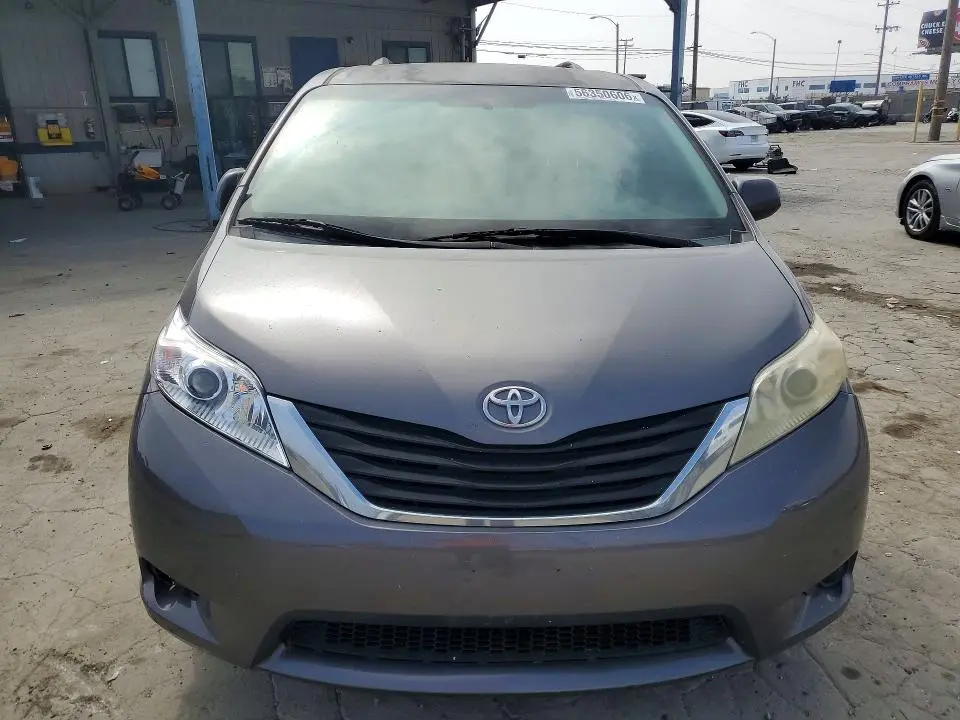 2011 TOYOTA SIENNA LE  