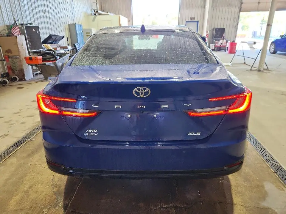 2025 TOYOTA CAMRY XLE  
