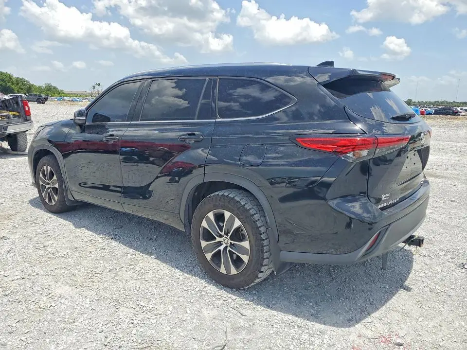 2021 TOYOTA HIGHLANDER XLE  