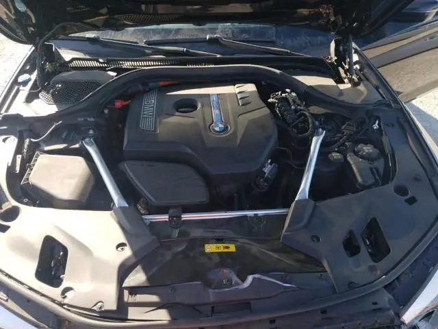 2019 BMW 530E   