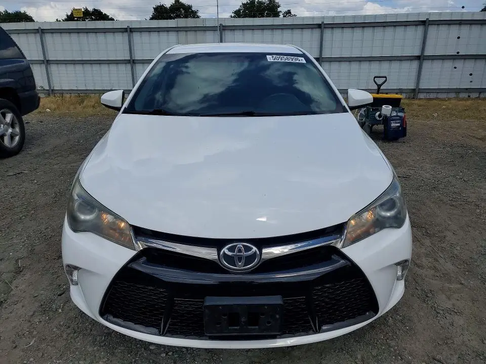 2016 TOYOTA CAMRY SE  