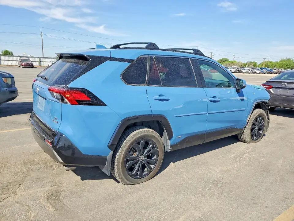 2022 TOYOTA RAV4 SE  