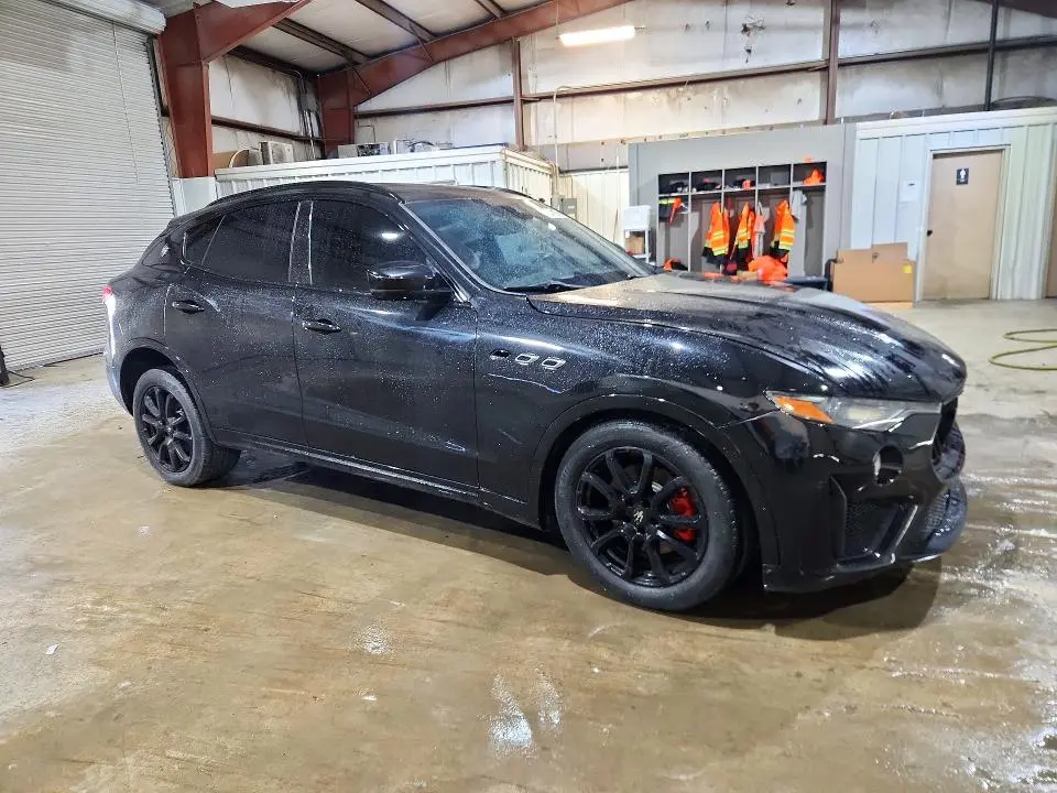 2017 MASERATI LEVANTE LUXURY  