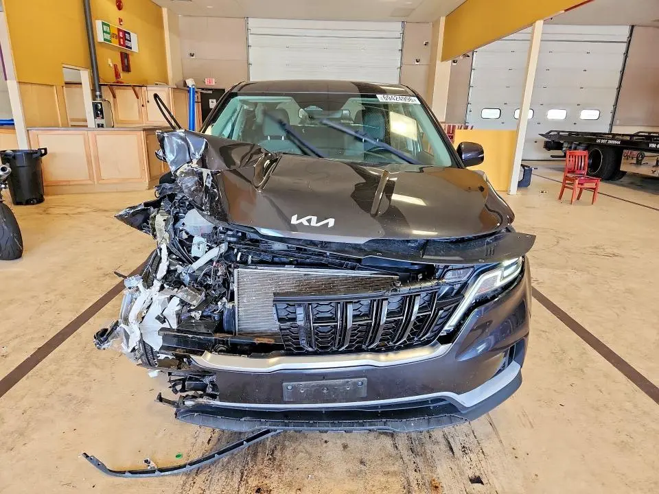 2022 KIA CARNIVAL LX  