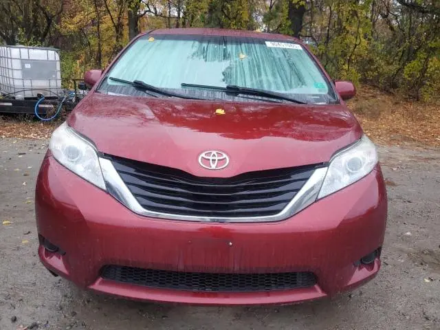2013 TOYOTA SIENNA LE  