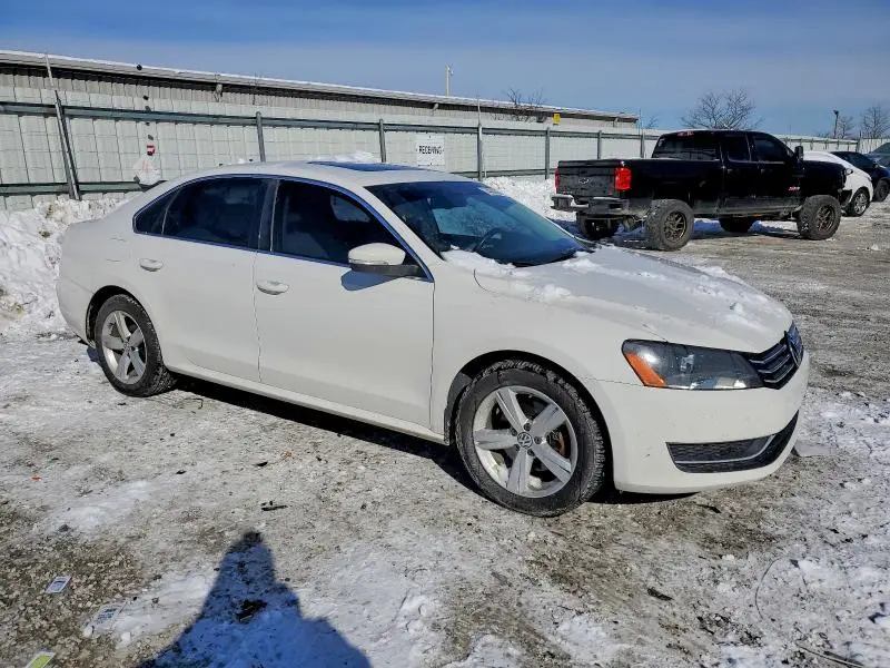 2013 VOLKSWAGEN PASSAT SE  
