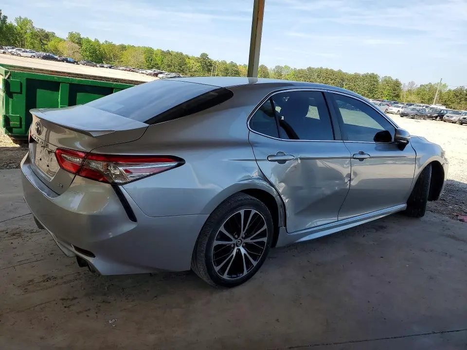 2018 TOYOTA CAMRY SE  