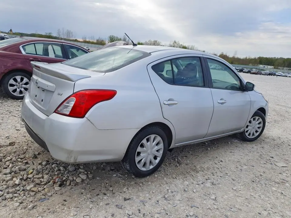 2018 NISSAN VERSA SV  