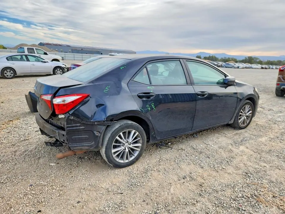2015 TOYOTA COROLLA LE PLUS  