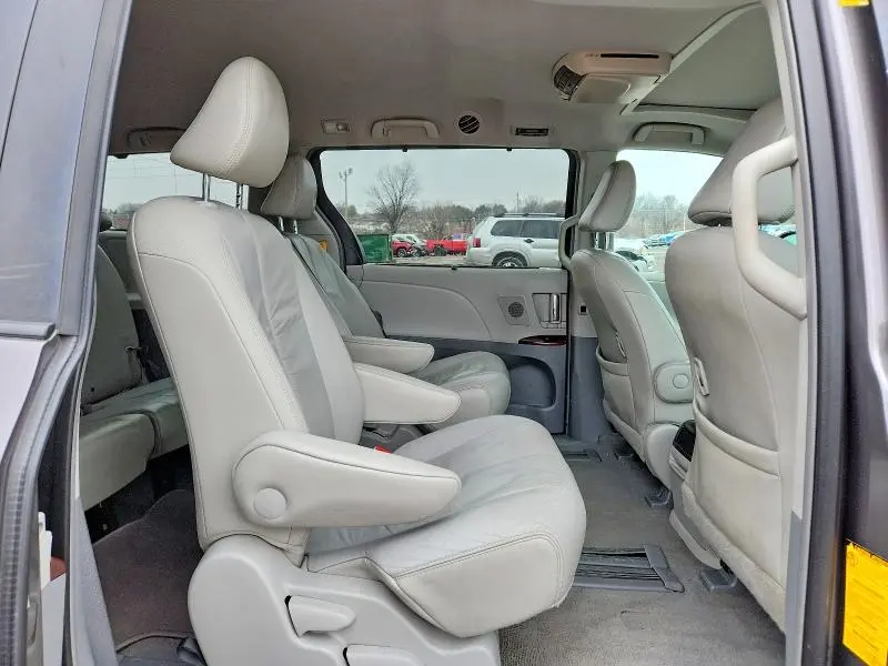 2011 TOYOTA SIENNA XLE  