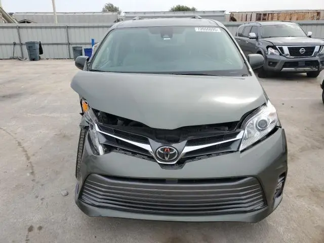 2019 TOYOTA SIENNA XLE