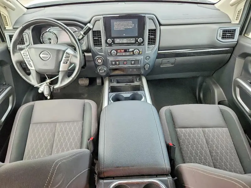 2024 NISSAN TITAN SV  