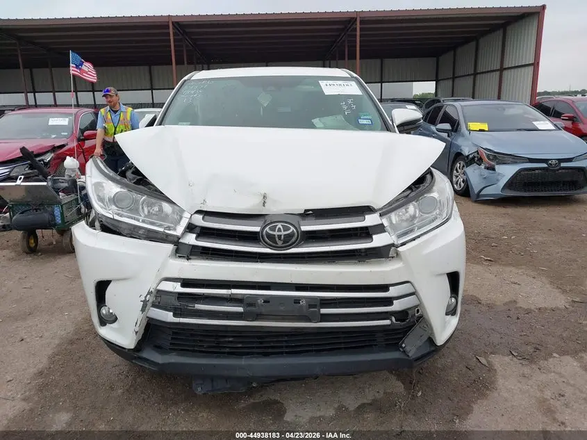 2019 TOYOTA HIGHLANDER LE PLUS
