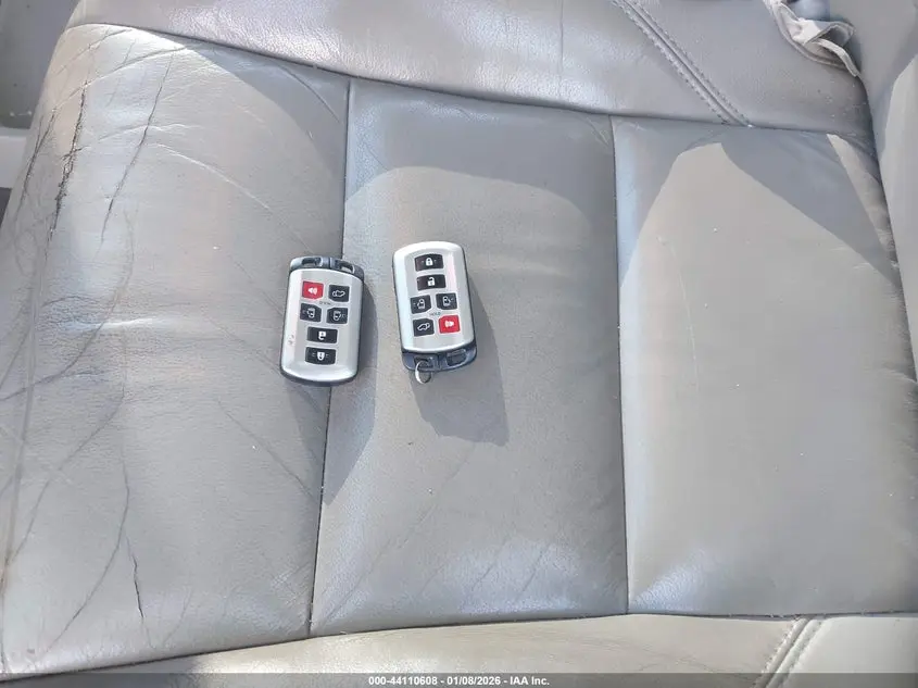 2016 TOYOTA SIENNA XLE 8 PASSENGER