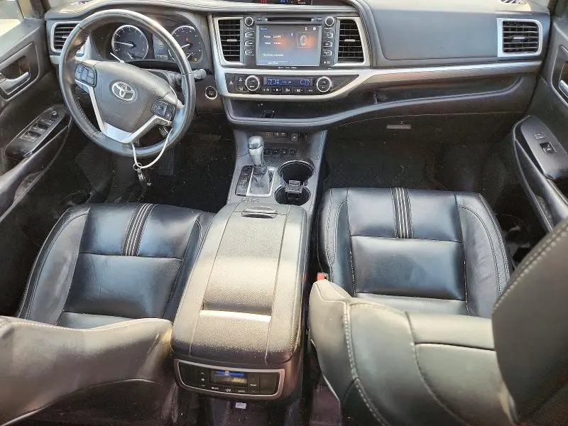 2018 TOYOTA HIGHLANDER SE  
