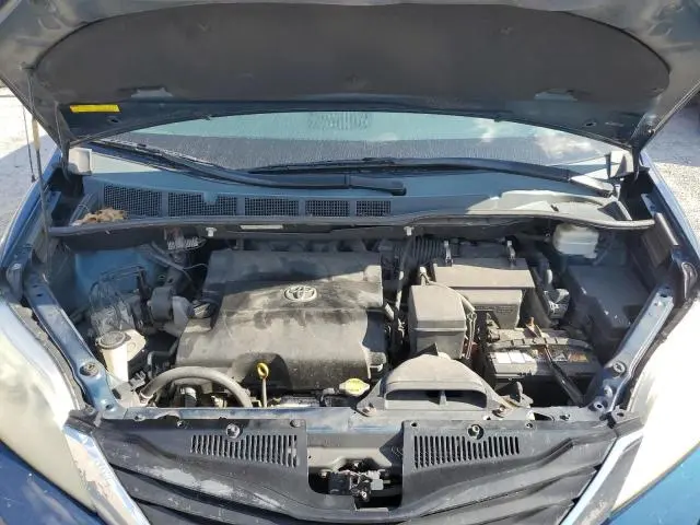 2011 TOYOTA SIENNA LE  