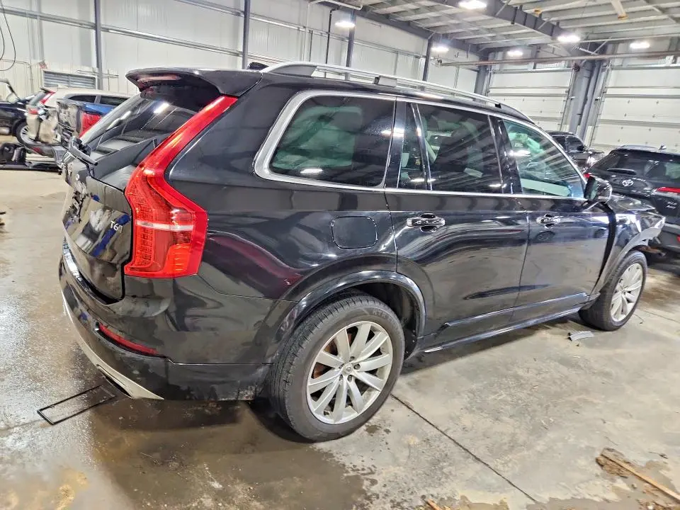 2016 VOLVO XC90 T6  