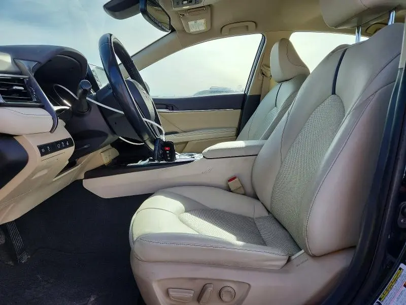 2021 TOYOTA CAMRY XLE  