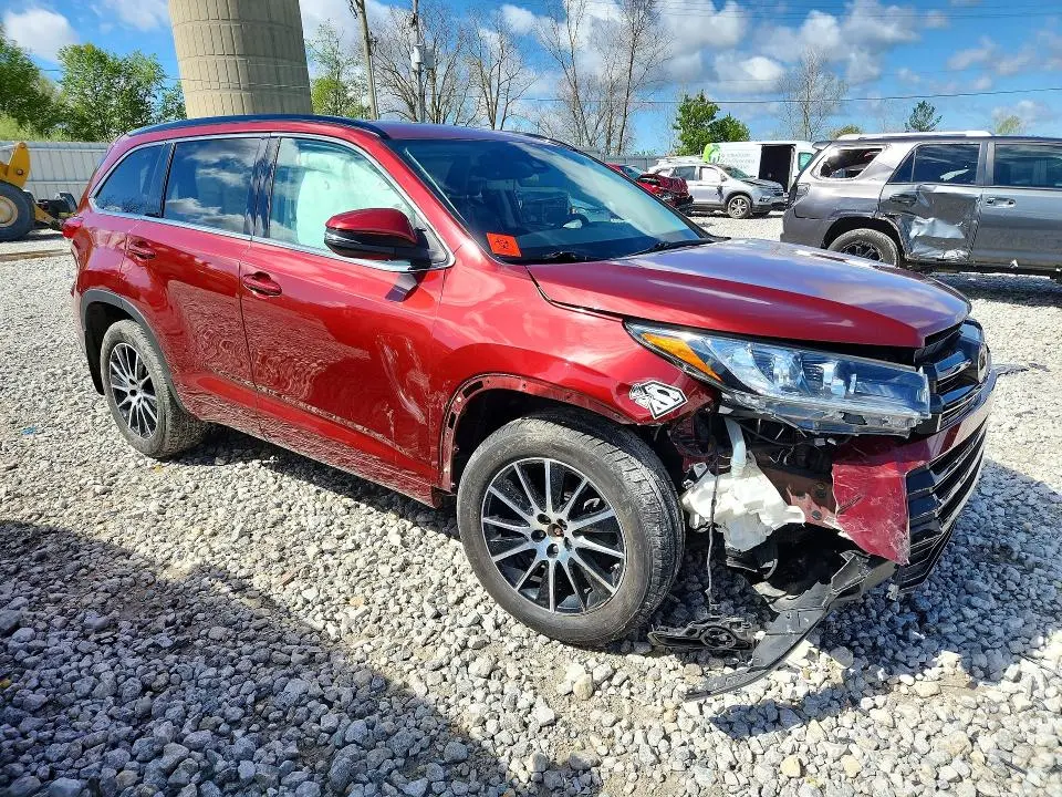 2017 TOYOTA HIGHLANDER SE  