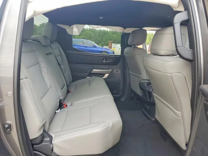 2025 TOYOTA TUNDRA SR5  