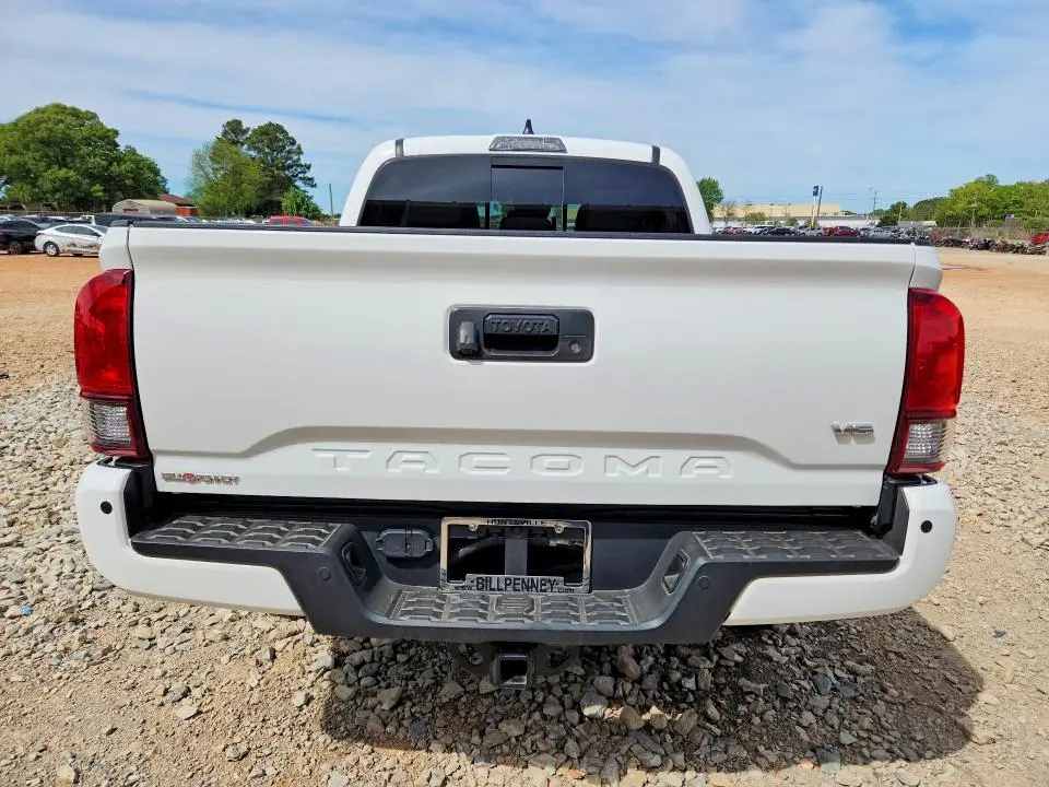 2022 TOYOTA TACOMA SR5 V6  