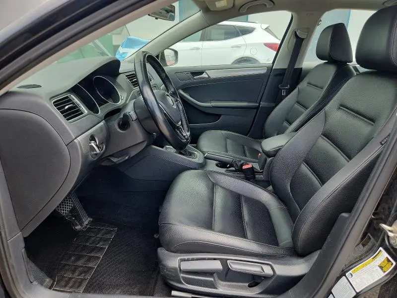 2017 VOLKSWAGEN JETTA SE  
