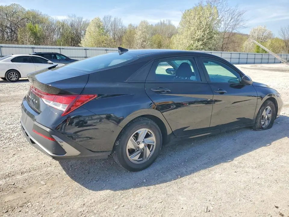 2024 HYUNDAI ELANTRA SE  