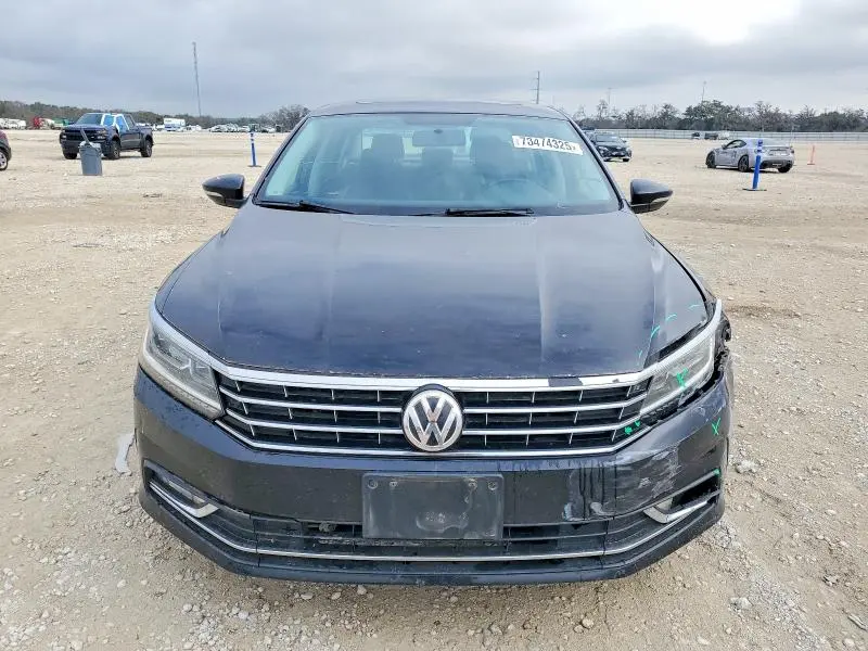 2016 VOLKSWAGEN PASSAT SE  
