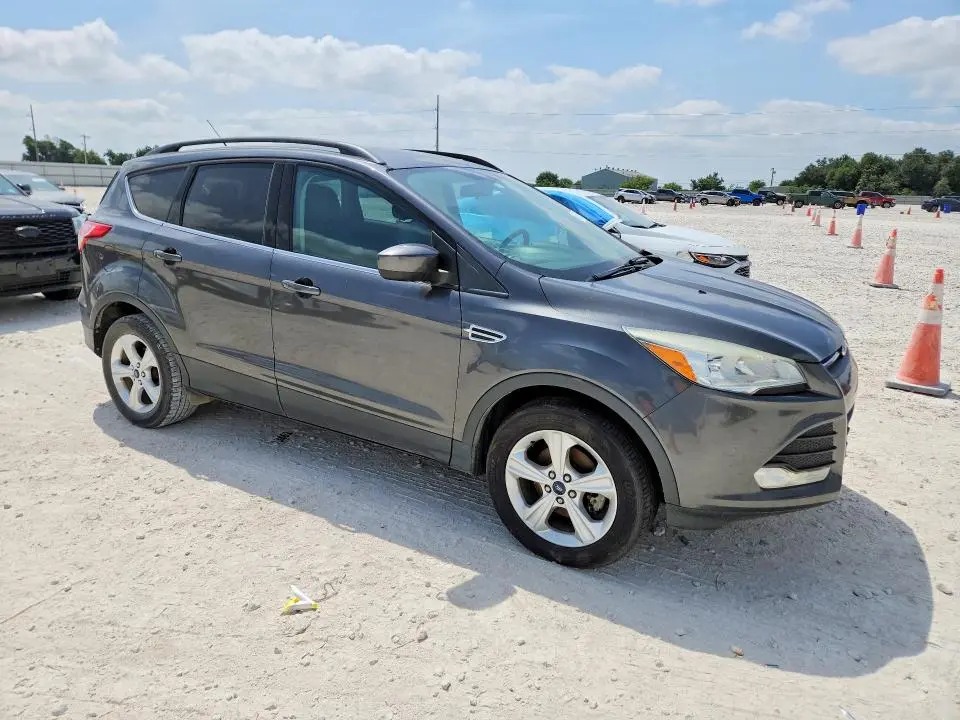 2016 FORD ESCAPE SE  