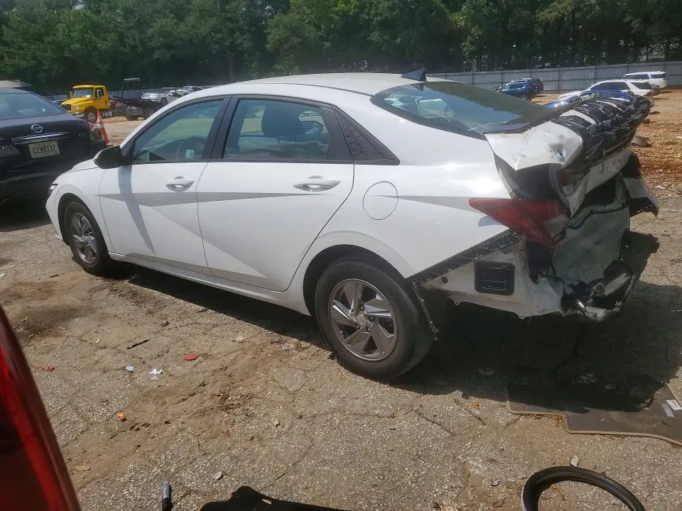 2024 HYUNDAI ELANTRA SE  