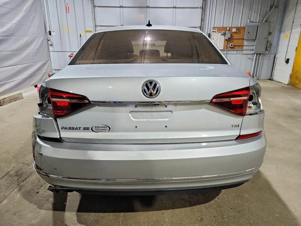2017 VOLKSWAGEN PASSAT SE  