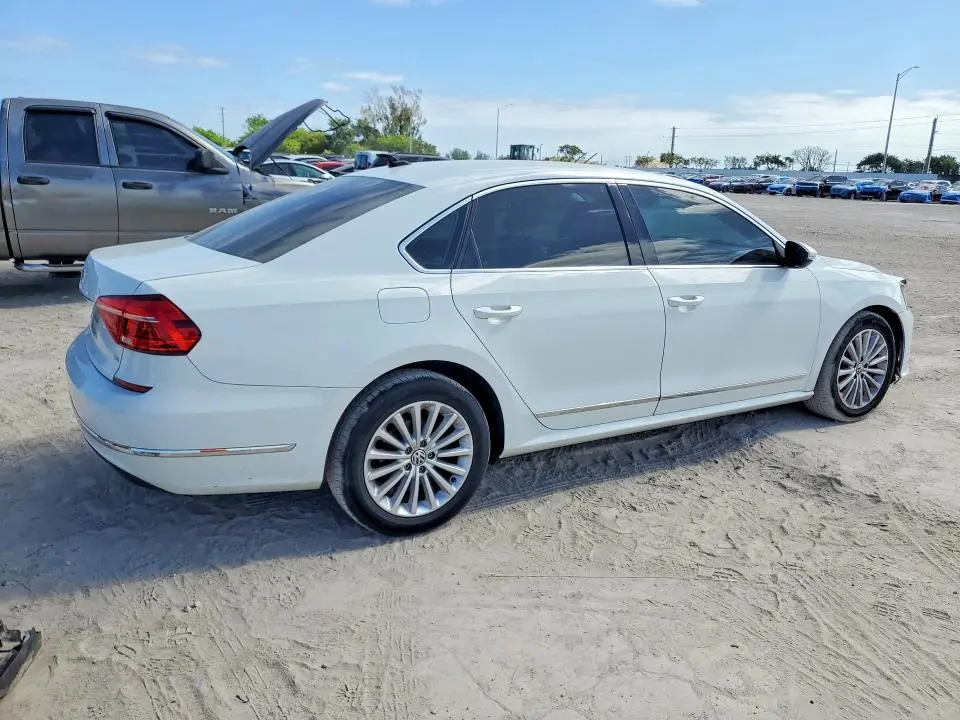 2016 VOLKSWAGEN PASSAT SE  