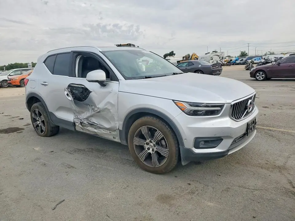 2019 VOLVO XC40 T5 INSCRIPTION  