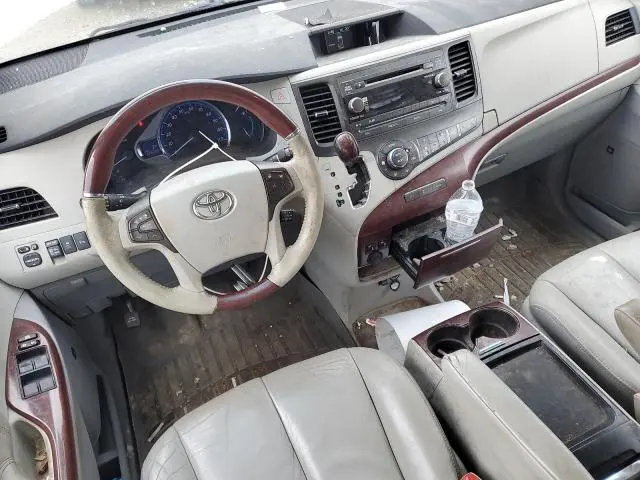 2011 TOYOTA SIENNA XLE  