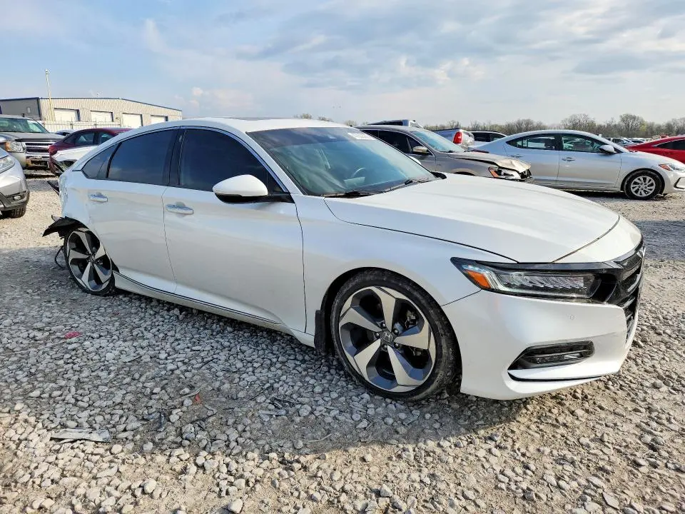 2019 HONDA ACCORD TOURING  
