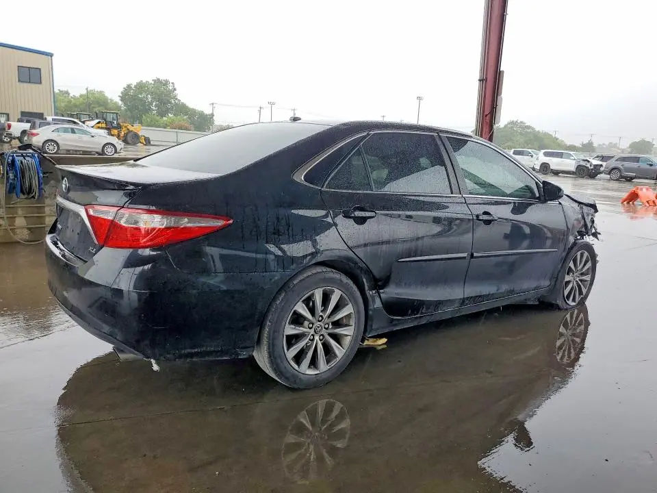 2015 TOYOTA CAMRY XLE  