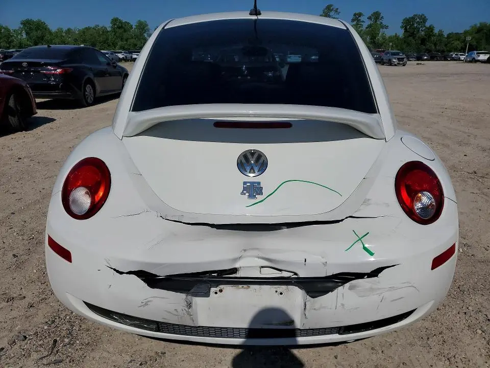 2010 VOLKSWAGEN NEW BEETLE   