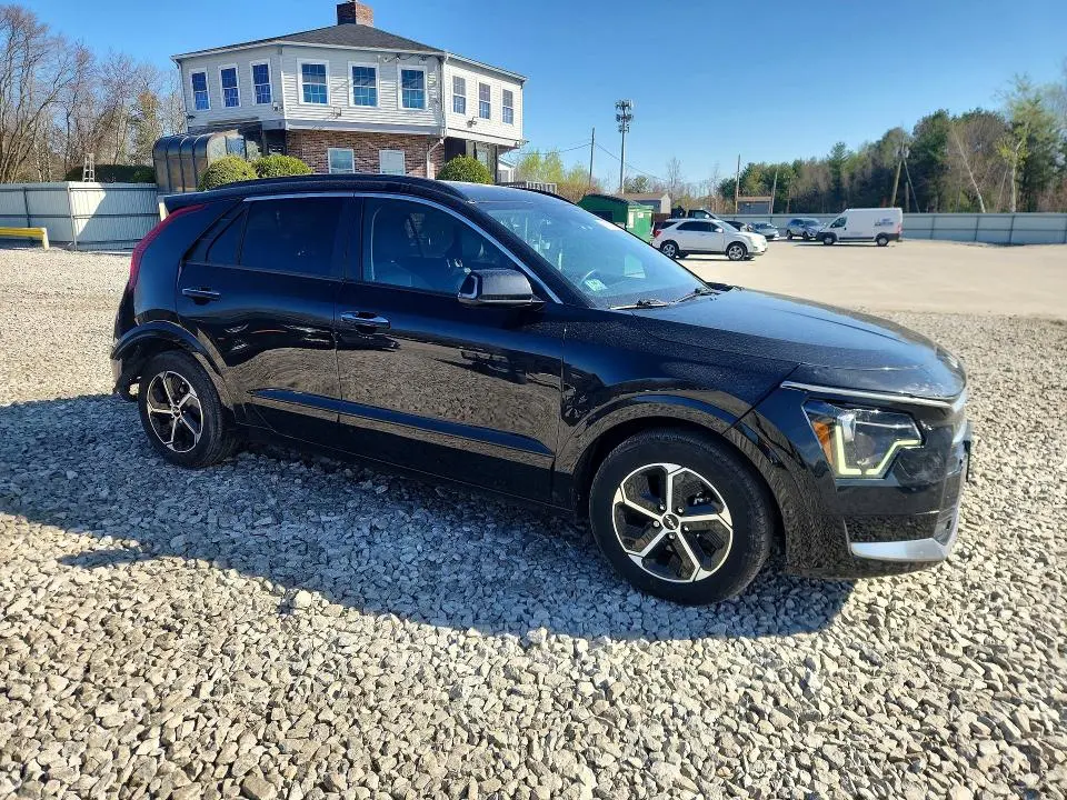 2023 KIA NIRO SX  