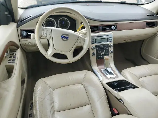 2011 VOLVO XC70 3.2  
