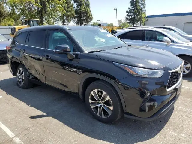 2020 TOYOTA HIGHLANDER XLE  