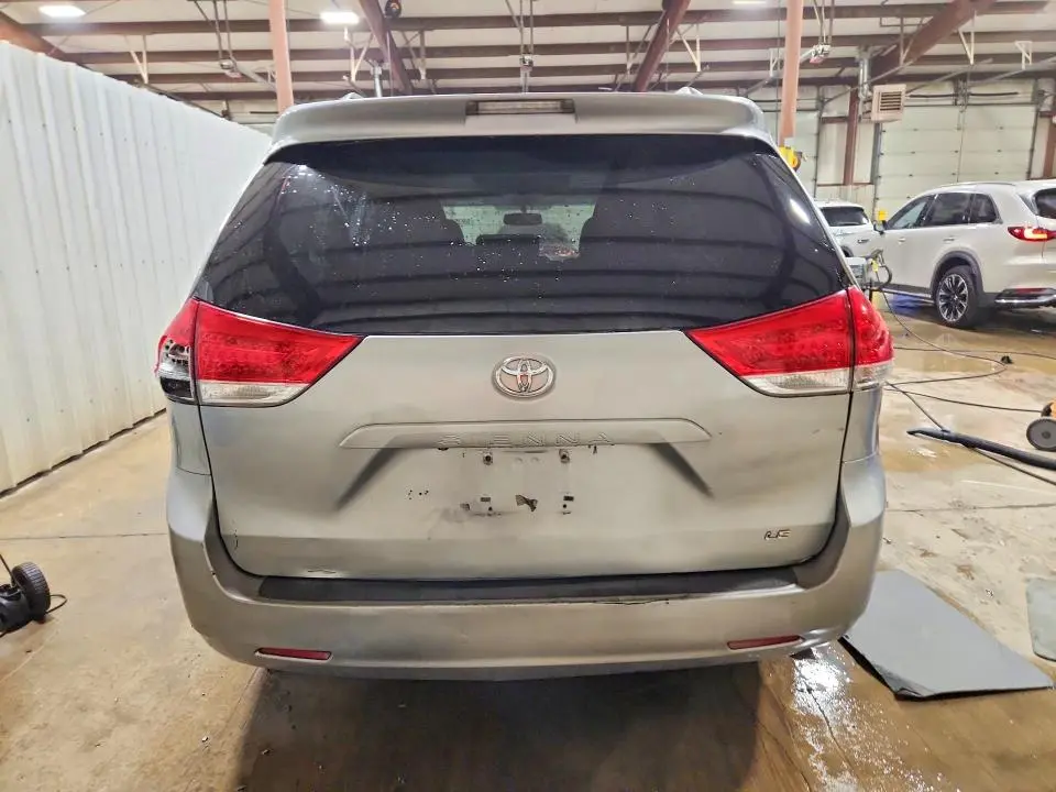 2013 TOYOTA SIENNA LE  