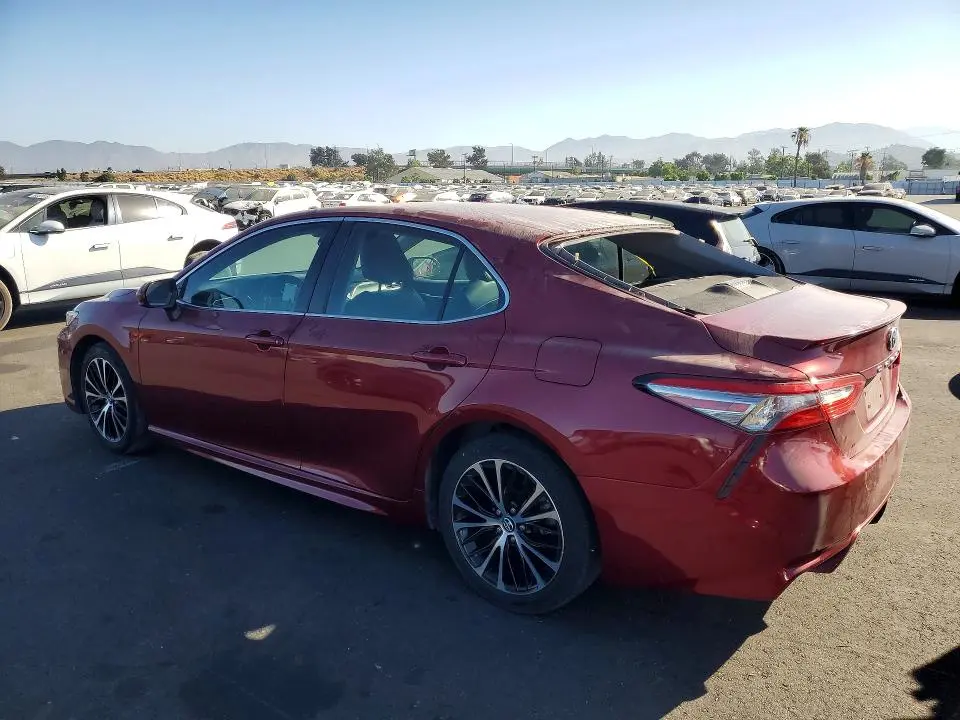 2018 TOYOTA CAMRY SE  