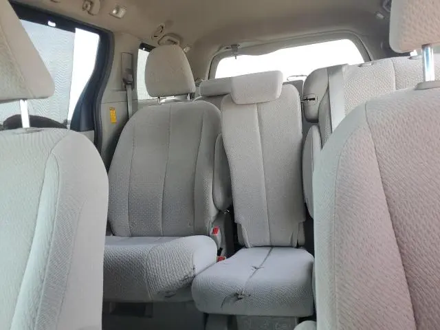 2014 TOYOTA SIENNA LE  