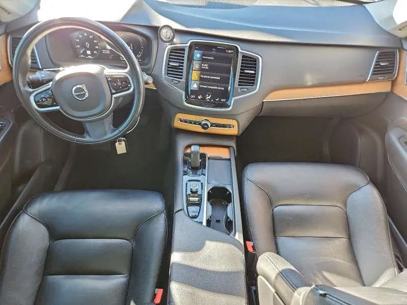 2021 VOLVO XC90 T8 RECHARGE MOMENTUM  