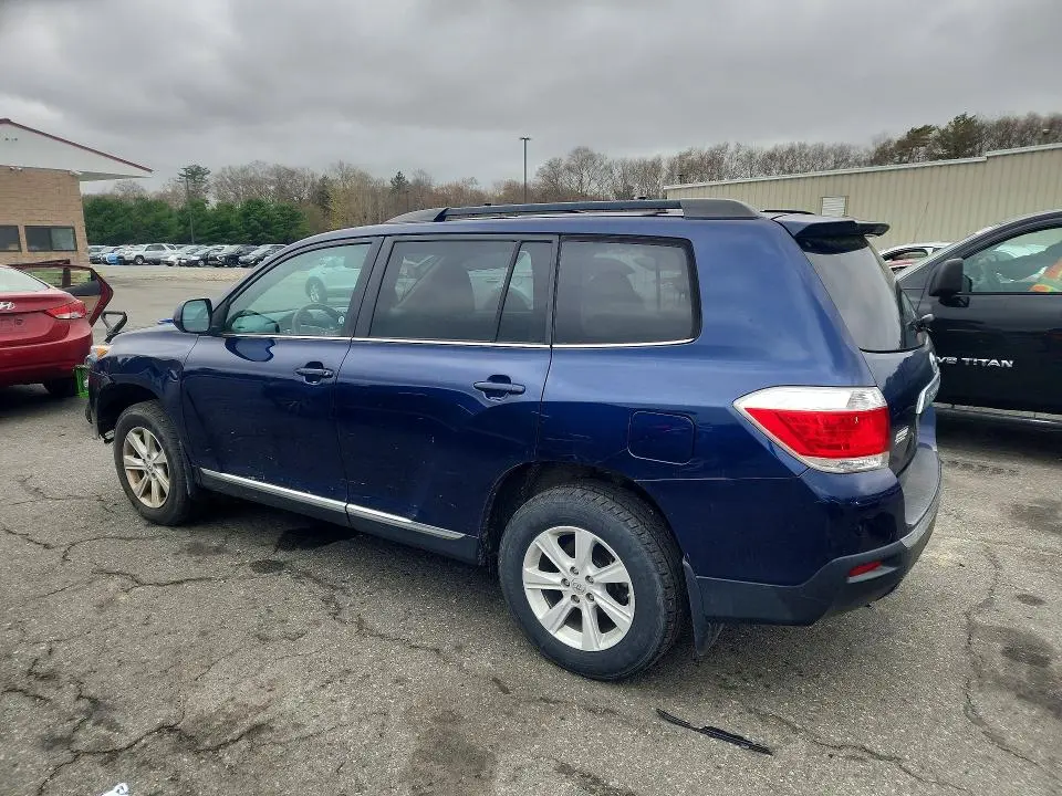 2013 TOYOTA HIGHLANDER SE  