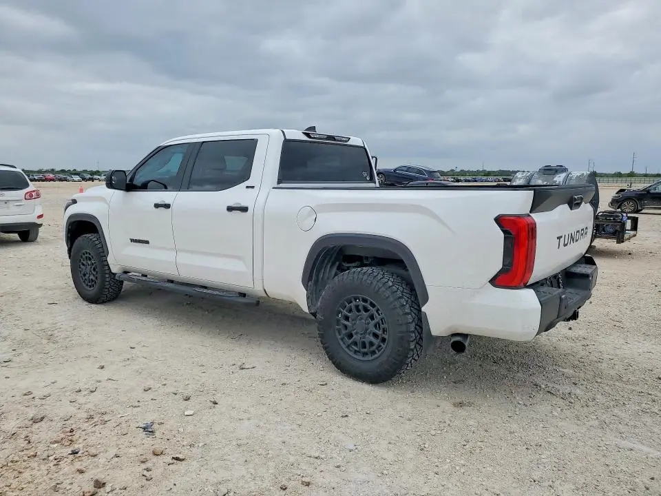 2025 TOYOTA TUNDRA CREWMAX SR5  