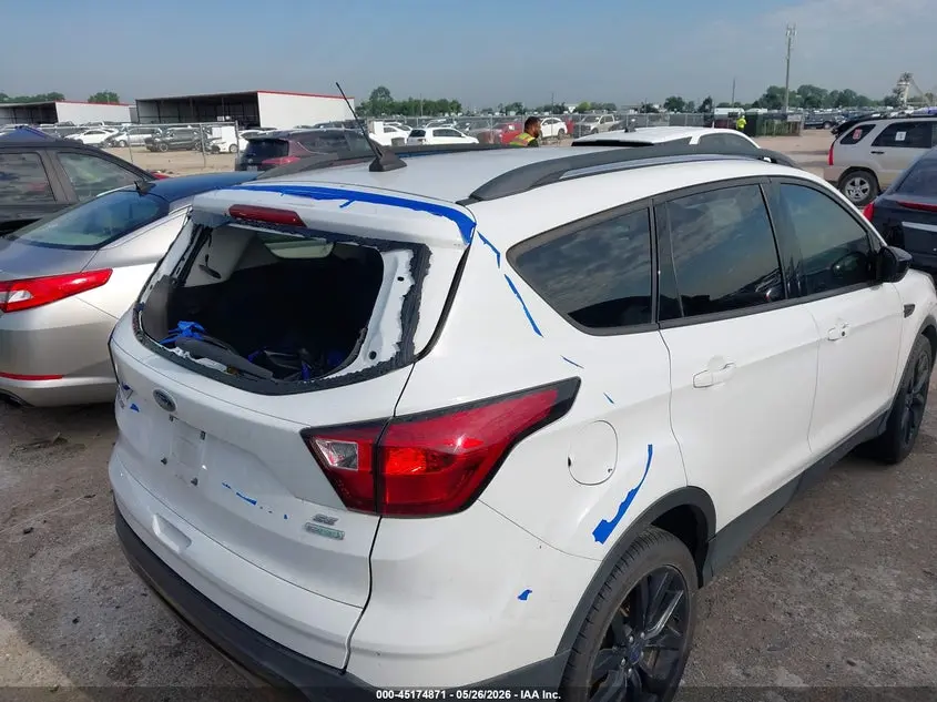 2019 FORD ESCAPE SE
