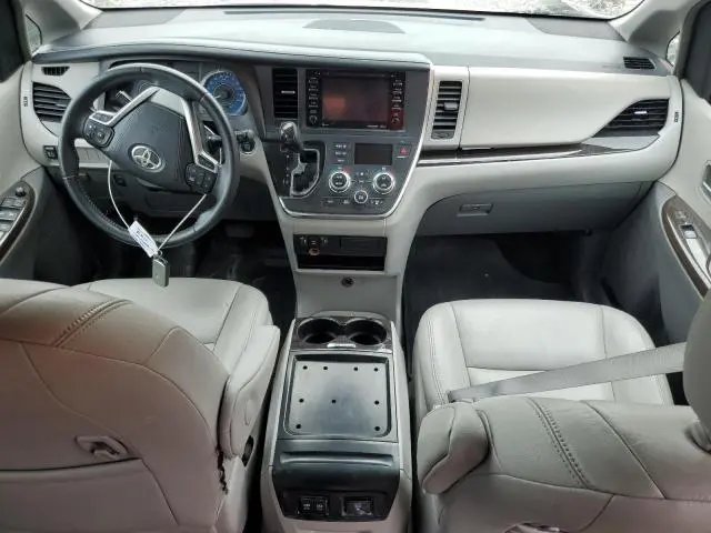 2018 TOYOTA SIENNA XLE