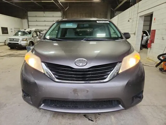 2011 TOYOTA SIENNA LE  